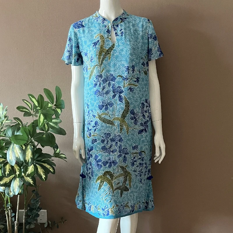 Flare Sleeve Dress with Mandarin Collar - M Embroidered unclassified dresses